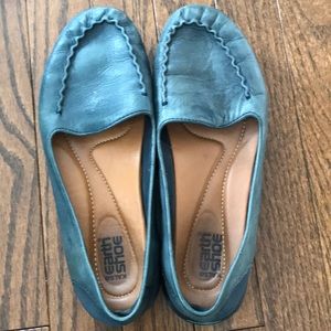 Earth shoe navy leather loafer